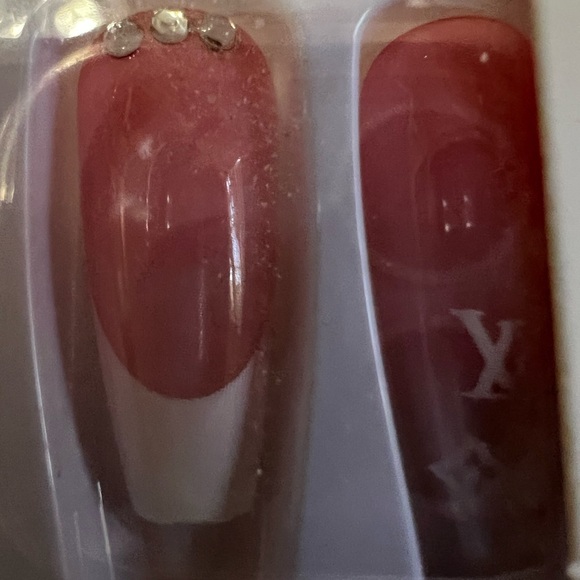 BNIB Designer LV Press on nails, complete set, with rhinestones! - Picture 2 of 4